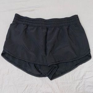 black lululemon shorts